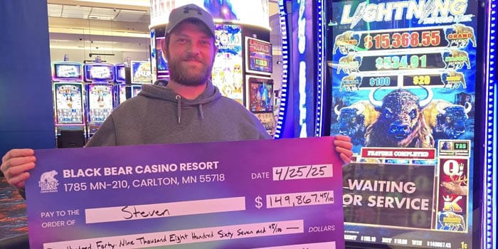 คนเข้าชมคาสิโนแบล็คแบร์ชนะเงินรางวัล $150,000 จากเครื่องสล็อต